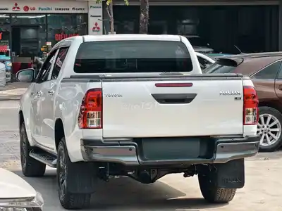 Toyota Hilux 2021 белый, автомат