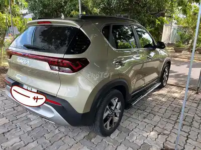 KIA Sonet 2022 1.5 бензин, жёлтый