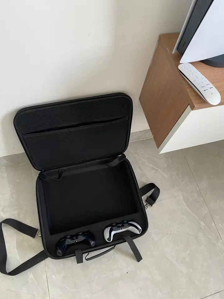 PS5 с 2 геймпадами