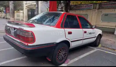 Toyota Corolla, классика, цвета белый и красный