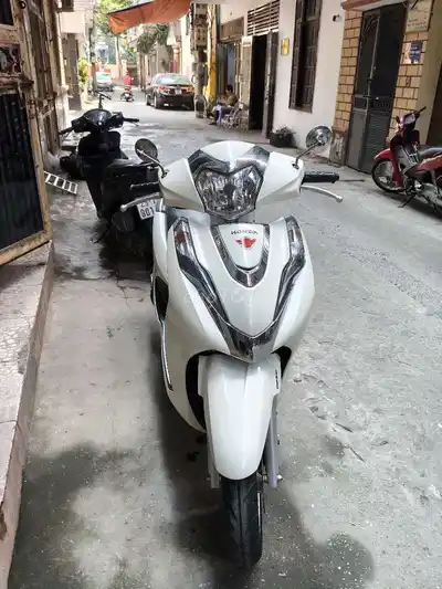Honda Lead 2023 белый 5000 км