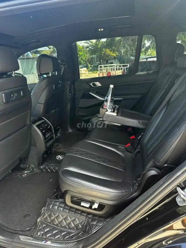 BMW X7 xDrive40i 2022 черный 7 мест