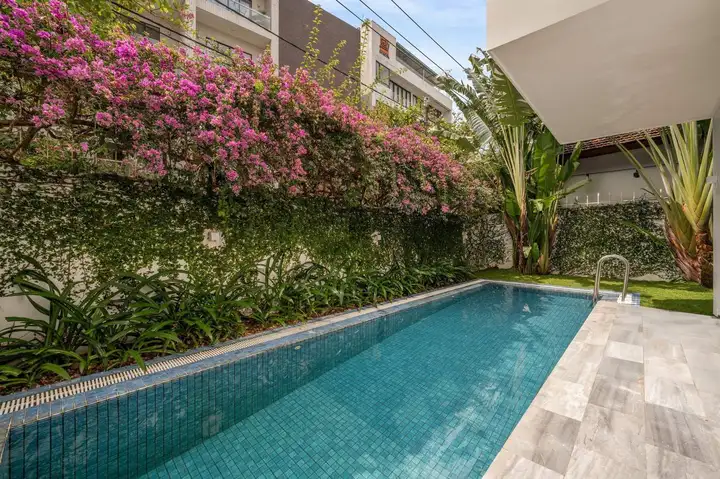 Вилла 3 этажа, 4 спальни, 250 м²