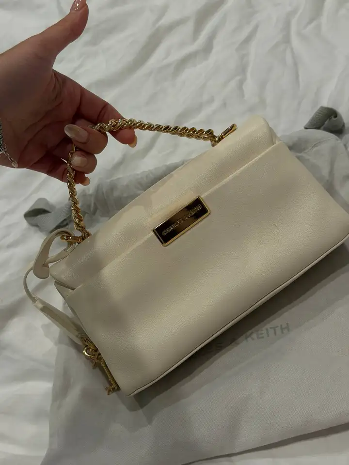 Маленькая сумочка Charles & Keith
