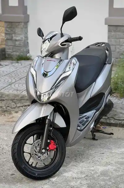 Honda Lead 4val 2023 особая версия, двухуровневый LED, номер 43