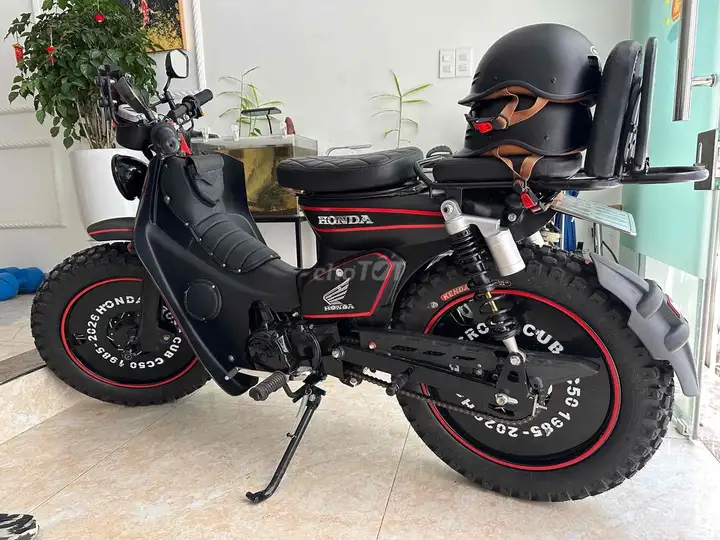 Honda Super Cub в черном цвете