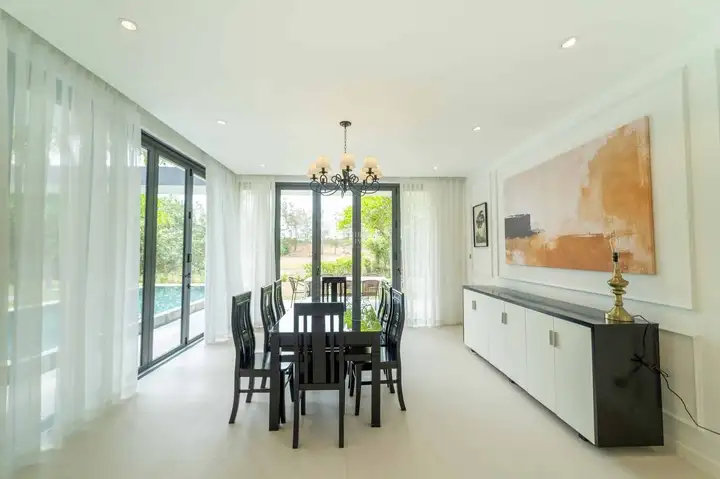 Вилла 3 этажа, 3 спальни, 4 WC, 650 м²