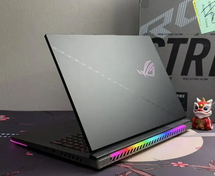 ASUS ROG Strix SCAR 18 (G834) 18" 2,5K Mini-LED RTX 4090