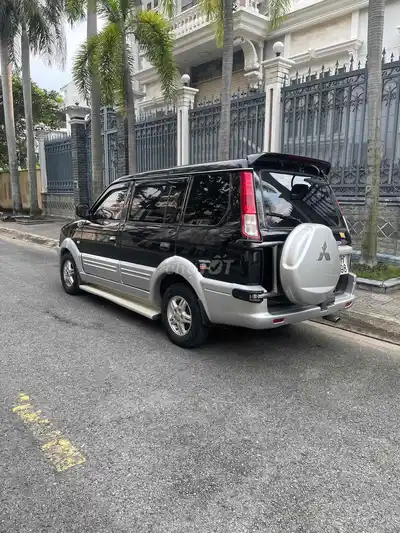 Mitsubishi Jolie 2005, МКПП, черный и серебристый