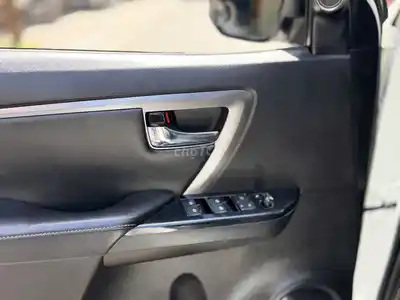 Toyota Fortuner 2022 2.4L 4x2 AT Белый