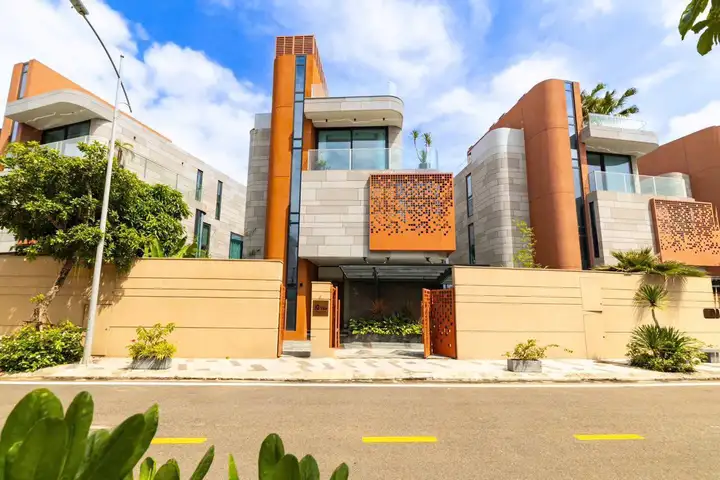 Вилла 3 этажа, 5 спален, 6 WC, 430 м²