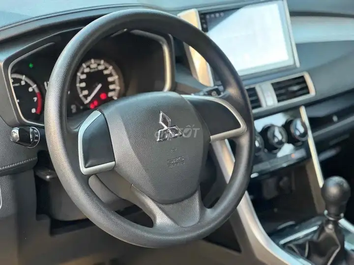 Mitsubishi Xpander 1.5 MT 2020 Черный 7 мест