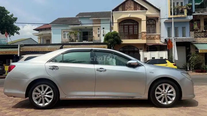 Toyota Camry 2013 2.5G серебристый