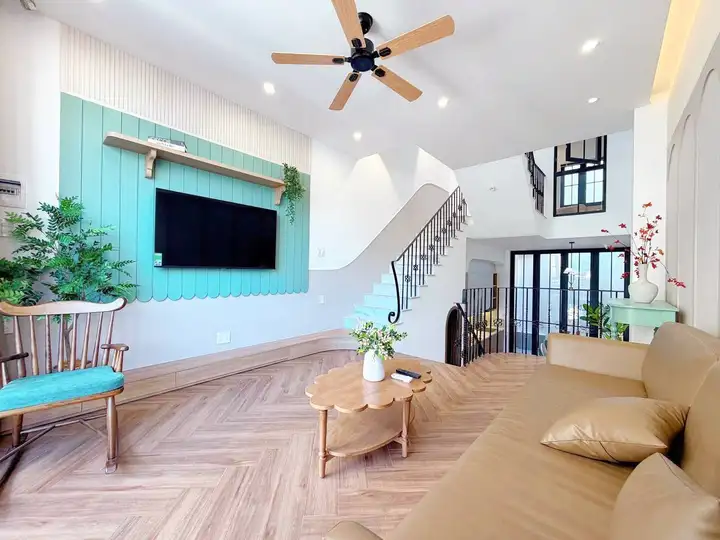 Дом 3 этажа, 3 спальни, 4 WC, 54 м²