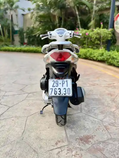 Honda SH Mode 2019 белого цвета