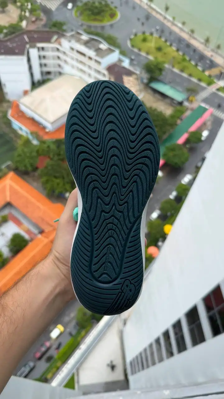 Кроссовки New Balance 696v6