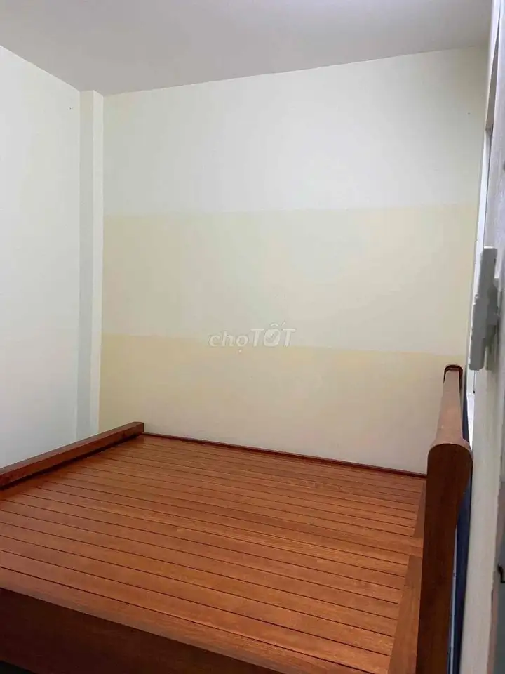 Дом 2 этажа, 4х20м, парковка для авто, 3 спальни, с мебелью