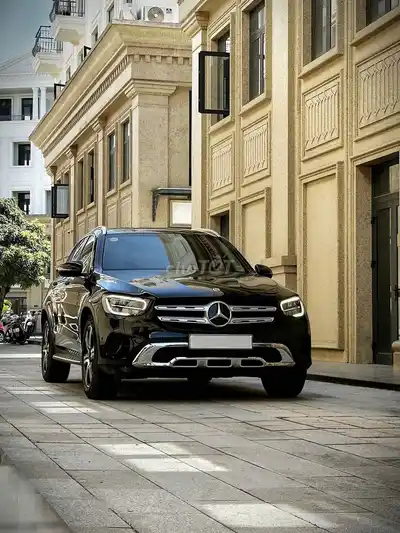 Мерседес GLC200 4matic 2021 черный 46265 км