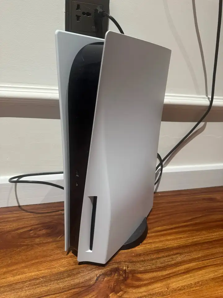 PlayStation 5 с дисководом + 2 геймпада