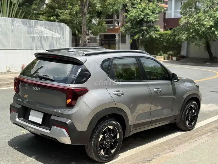 Kia Sonet 1.5L Luxury 2025, почти новый, пробег 16 000 км