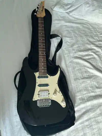 Электрогитара Ibanez Gio с чехлом и медиаторами