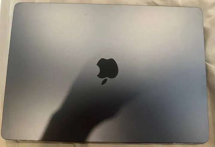 MacBook M3 15 8/256