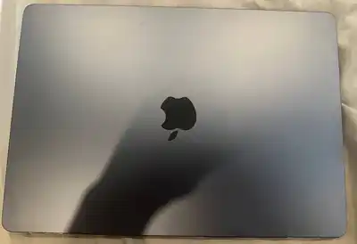 MacBook M3 15 8/256