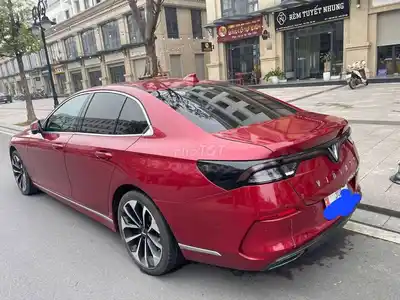 ВинФаст Люкс А2.0 2022 Красный 48800 км