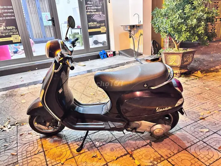 Piaggio Vespa Nâu скутер