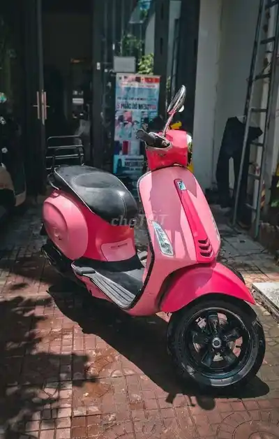 Скутер Piaggio Vespa 125cc, розовый, импорт