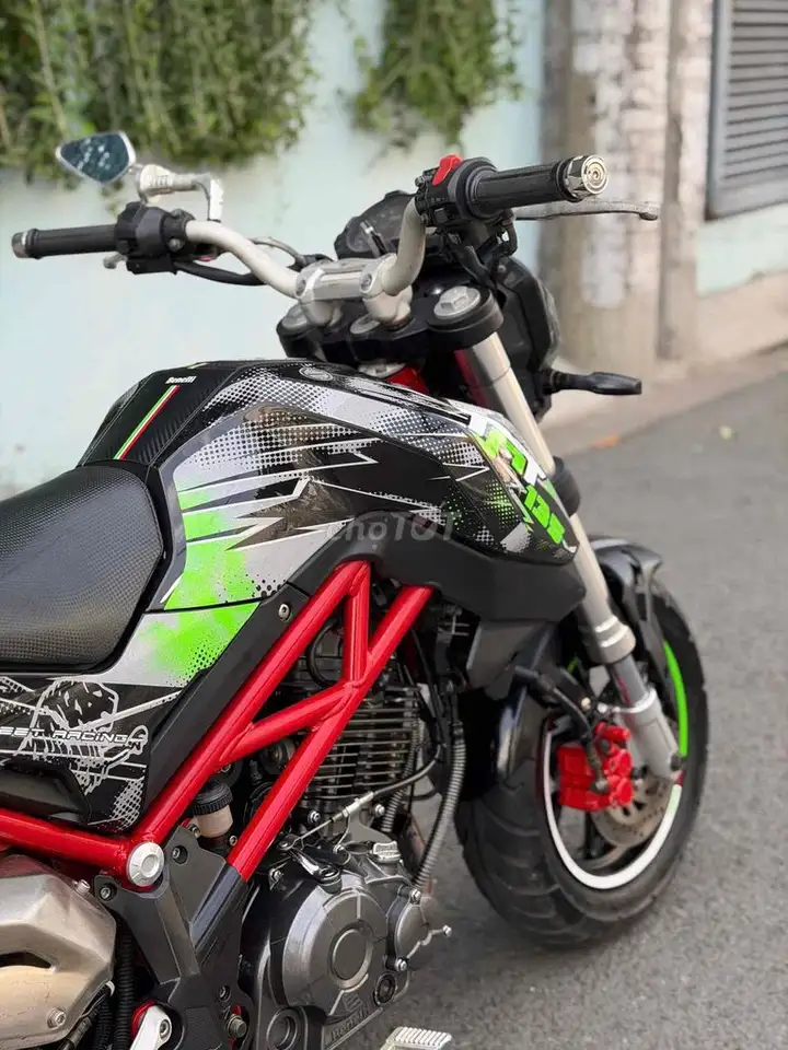 Benelli TNT 125cc, черный, зеленый