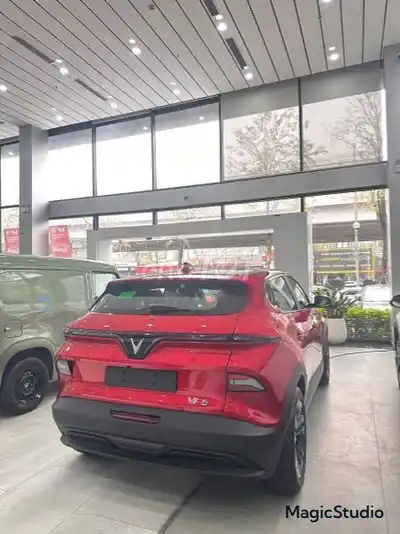 VinFast VF6 Plus 2026 красный электромобиль