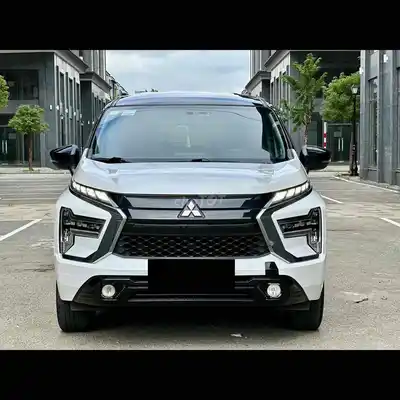 Mitsubishi Xpander 2022 Premium белый