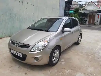 Hyundai i20 2012 хэтчбек с автоматической коробкой передач из песочного золота