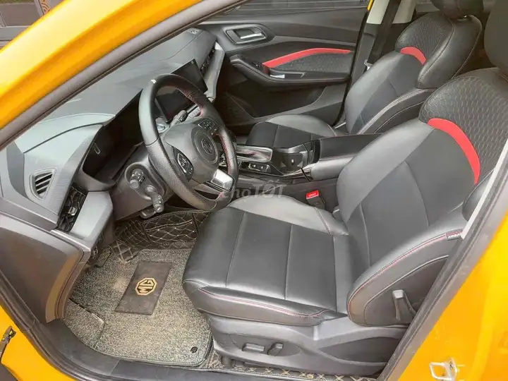 MG MG5 Luxury 2023, желтый