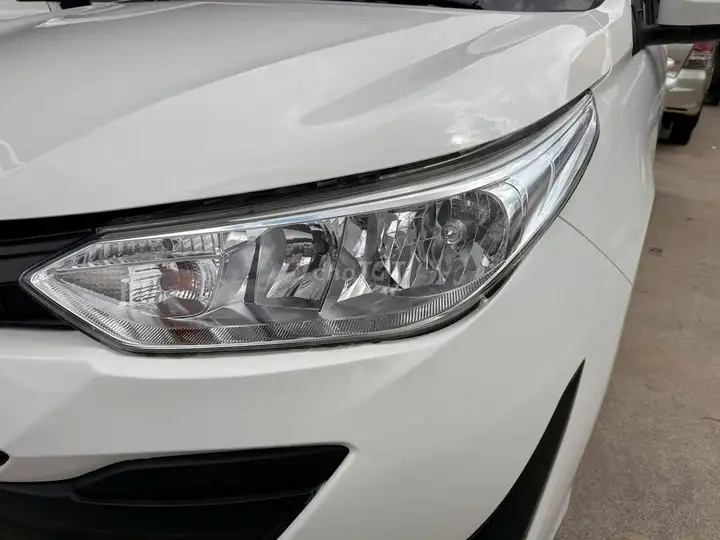 Toyota Vios 2020 MT, белый, механика