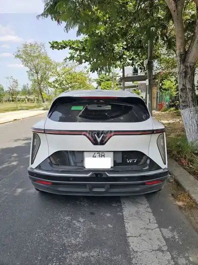 VinFast VF7 Plus AWD 2025