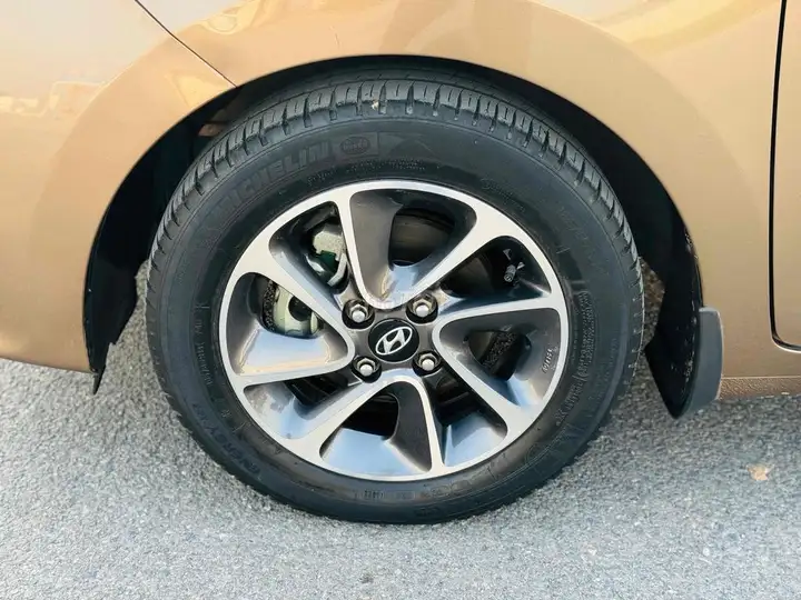 Hyundai i10 2019 1.2 GLS AT, коричневый