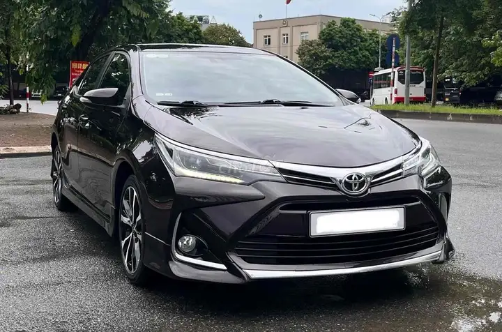 Toyota Altis 1.8G 2020, темно-коричневый, 56000 км