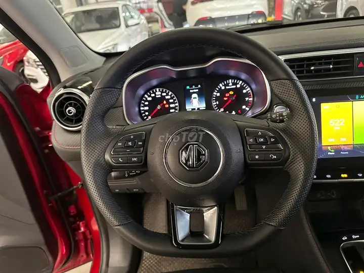 MG ZS LUXURY 2025 Красный 8 000 км