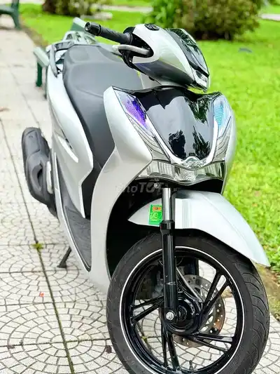 Honda SH 125 2023, серебристый