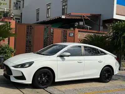 MG MG5 Std Белый черный Таиланд - Mg5 Sport 2023