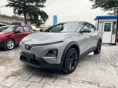 VinFast VF6 Plus 2026 Серый интерьер Коричневый мокко