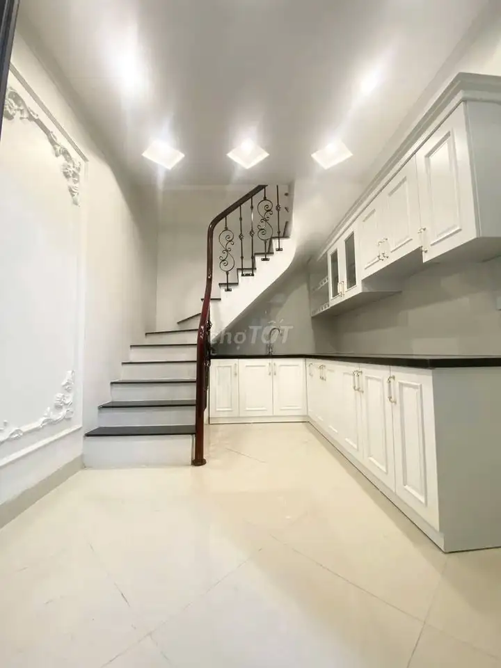 Аренда дома целиком на Кат Линь, Донг Да, 30м2 x 3 этажа
