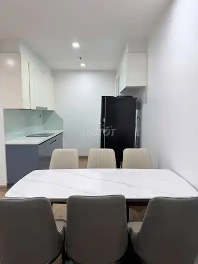 Аренда квартиры с 3 спальнями в Vinhomes Greenbay с видом на озеро