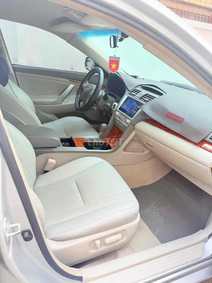 Toyota Camry 2.4G 2010 седан серебристый