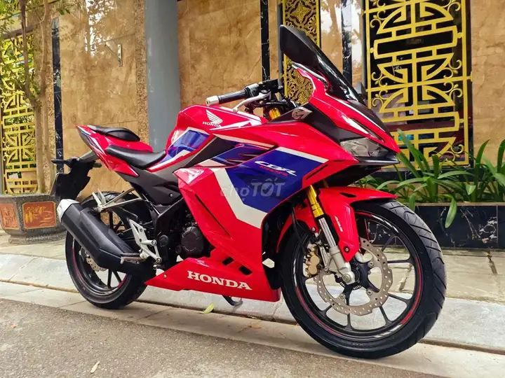 Honda CBR 150 ABS FI 2022, пробег 8000 км, как новая
