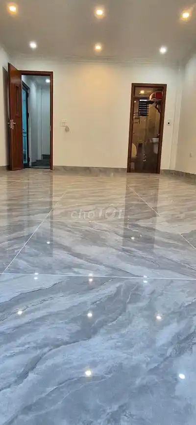 Аренда дома с фасадом на улице Нгуен Ко Тхать, Намтылием, Ханой