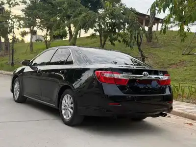 Toyota Camry 2014 2.0E черная 100000 км