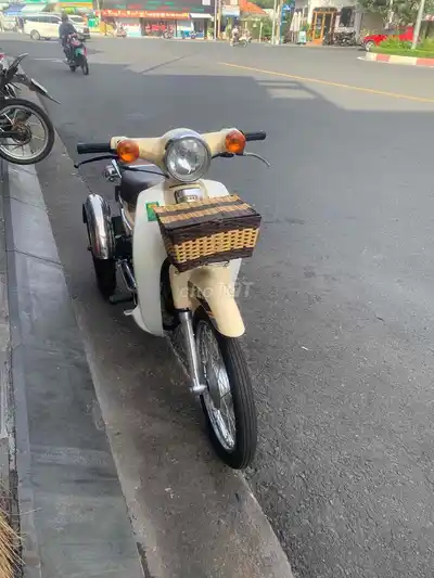 Трайк Moto Thai 50cc 11/2022 кремовый 90 км